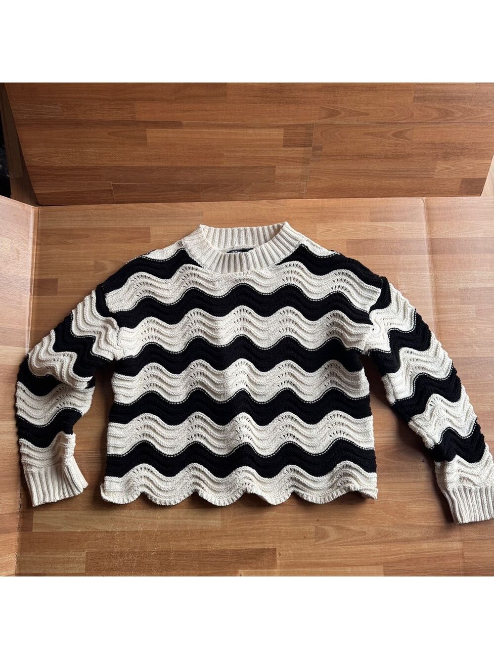 Freshman cropped white/black sweater size 8/10